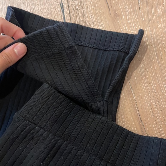 Uniqlo Ribbed Split Inseam Pants with Pockets - Picture 4 of 5